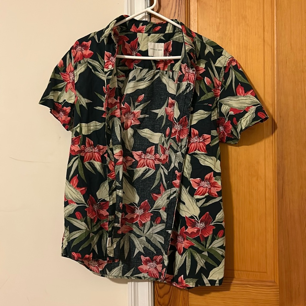 American Eagle Outfitters Men’s Floral Button Down Shirt Size M